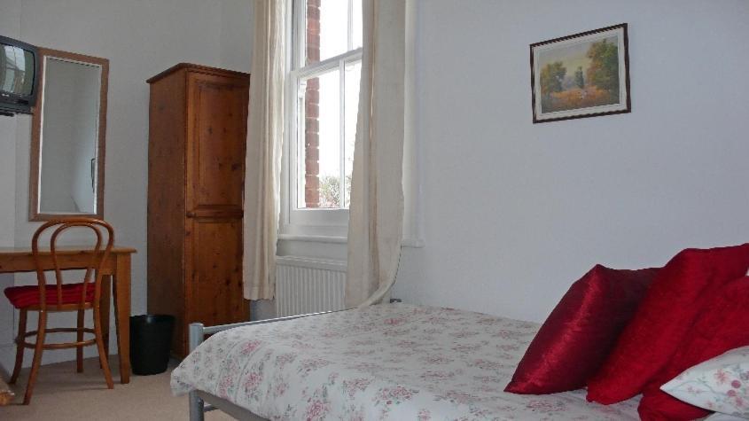 Colebrook Guest House Farnborough  Zimmer foto