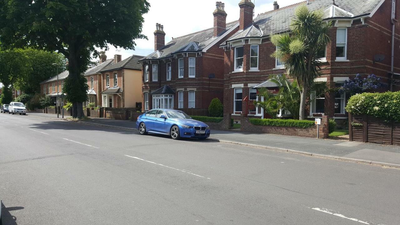 Colebrook Guest House Farnborough  Exterior foto